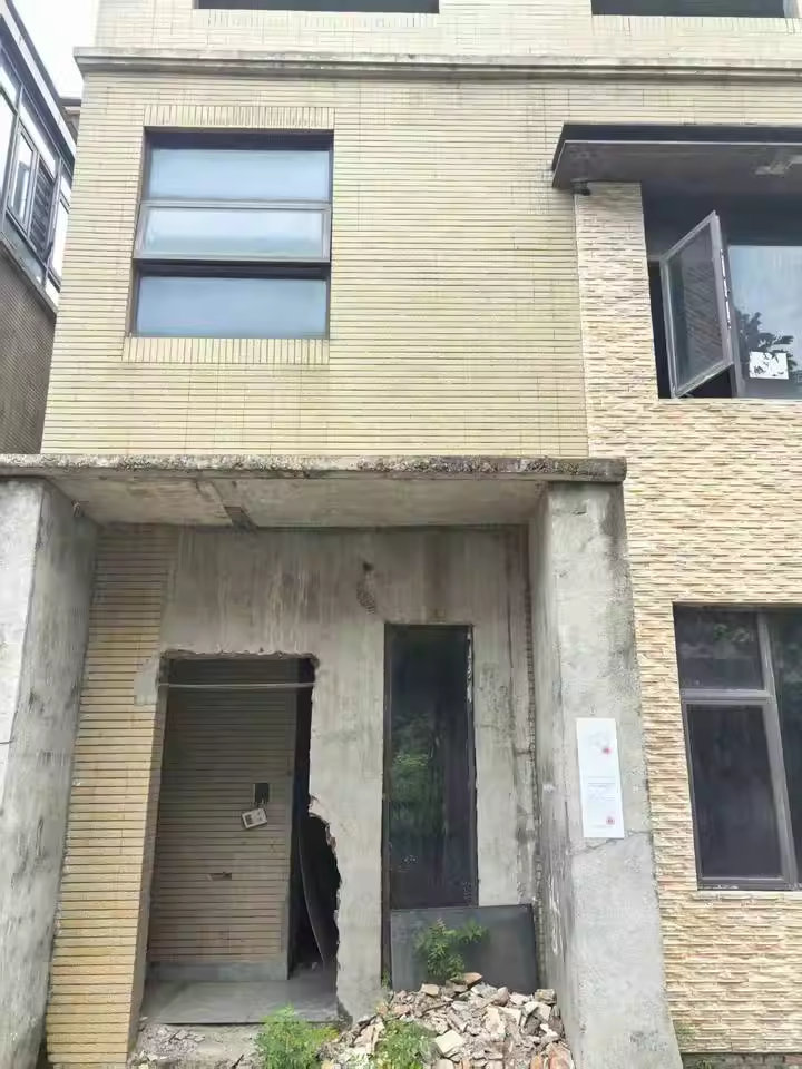 （7折別墅）保利麓谷林語G區(qū)法拍房G58棟103號(hào)房