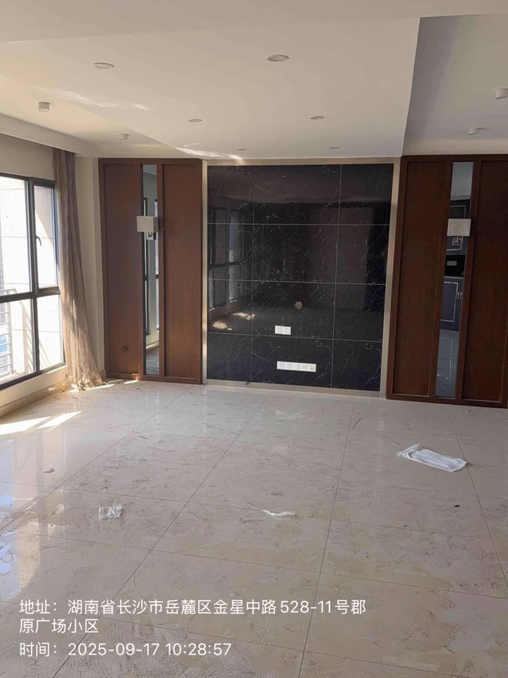 郡原廣場(chǎng)（郡原生活廣場(chǎng)）法拍房4棟2304房屋和車位號(hào)為-1148、-1149地下停車